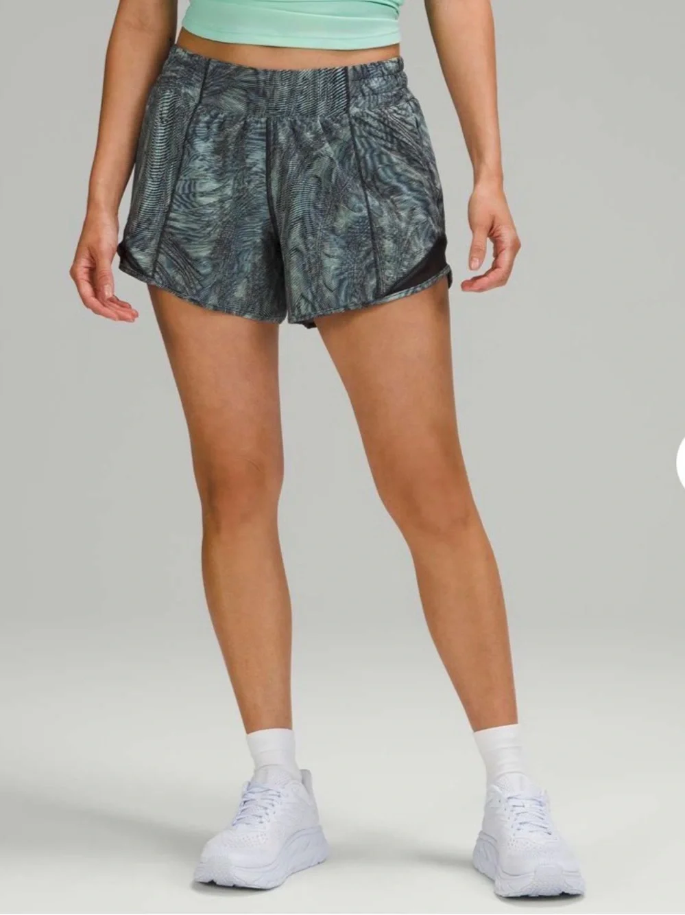 NWOT Lululemon Hotty Hot 🔥 LR Shorts 2.5 